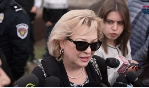 Շարքային քաղաքացի ներկայացող տիկինը Երևանի քաղաքապետարանի ՔՊ-ական ավագանու անդամ Արևիկ Բլեջյանցն է (տեսանյութ)