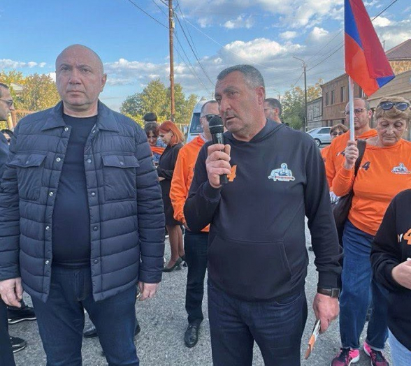 Давид Карапетян: «Так выглядит школьный двор? Так выглядит тротуар?» (видео)