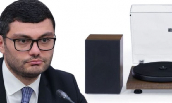 Մուկն ու «Ձուկը» միախառնվել են. ԱԺ-ն նվագարկիչ ու սկավառակ է գնել պետբյուջեի հաշվին. «Ժողովուրդ»