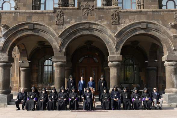 Գերագույն հոգևոր խորհուրդը խստորեն դատապարտել է Եկեղեցու և եկեղեցականների իրավունքների նկատմամբ իրականացվող բացահայտ ապօրինի ոտնձգություններն ու ճնշումները