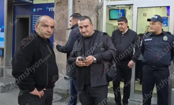 Զինվшծ ավազակային hարձակում՝ Երևանում բանկերից մեկի մասնաճյուղում. հափշտակել են խոշոր չափի գումար և դիմել փախուստի