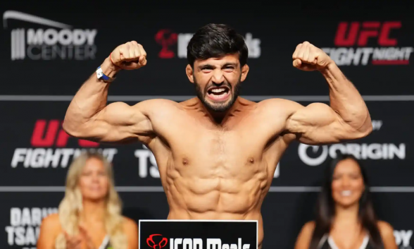 Արման Ծառուկյանը հաղթեց Դեն Հուքերին