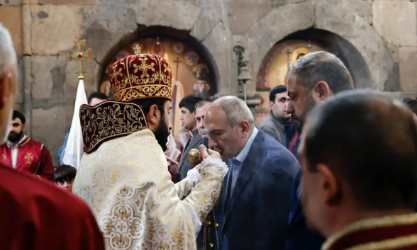 Ո՛չ ԶԱԳՍ-ով, ո՛չ էլ եկեղեցով ամուսնացած չես, ապօրինի զավակներ ունես, և դեռ մեղադրում ես Կաթողիկոսին. Տեր Երեմը՝ Փաշինյանին