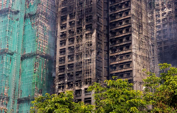 Число жертв пожара в жилом комплексе в Гонконге выросло до 44