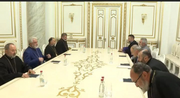 Ուրացողներ են