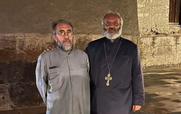 Арестованные архиепископы Аджапахян и Галстанян осудили выступивших против Католикоса епископов