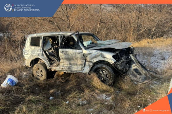 Սպիտակ-Գյումրի ճանապարհին «Mitsubishi»-ին դուրս է եկել ճանապարհի երթևեկելի գոտուց և կողաշրջված վիճակում հայտնվել դաշտամիջյան հատվածում․ կա տուժած