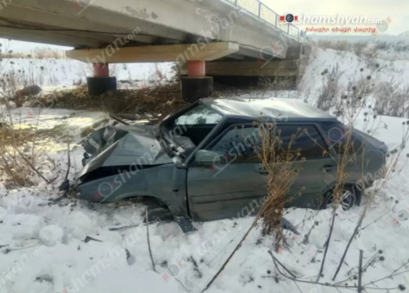 Գեղարքունիքիում 20-ամյա վարորդը «Լադա»-ով բшխվել է կամրջի բետոնե արգելապատնեշին և մոտ 7 մետր բարձրությունից հայտնվել ձորակում․ կա վիրшվոր