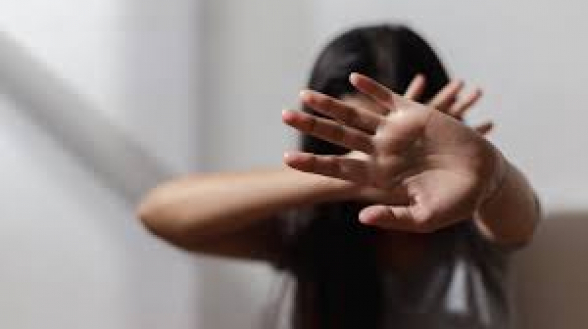 Երևանում՝ շենքի շքամուտքում, 14-ամյա տղան 15-ամյա աղջկա կամքին hակառակ, uեռшկան բնույթի գործողություններ է կատարել նրա նկատմամբ