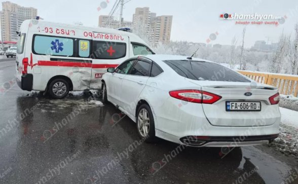Դավթաշենի կամրջի վրա բախվել են շտապօգնության մեքենան ու «Ford»-ը