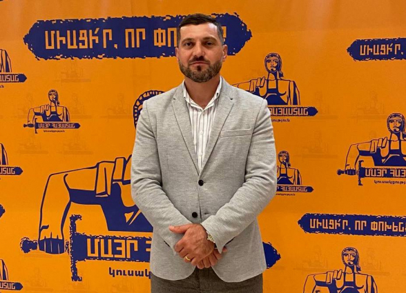 Նողկալի դրվագ․ Վահագն Խաչատուրյանը շնորհակալություն է հայտնում մարդասպան և դիկտատոր Ալիևին