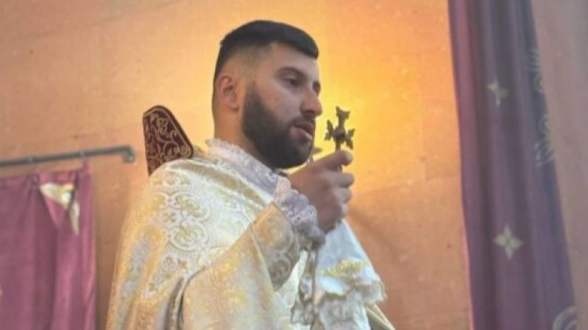 Հորդորեցին եկեղեցու բանալիները հանձնեմ, մերժեցի, ձայնը բարձրացրին՝ անձնական դաշտ մտնելով. մանրամասներ է հայտնում Արտաշես քահանա Հակոբյանը