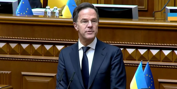 Генсек НАТО заявил в Киеве о необходимости для Украины пойти на трудные решения