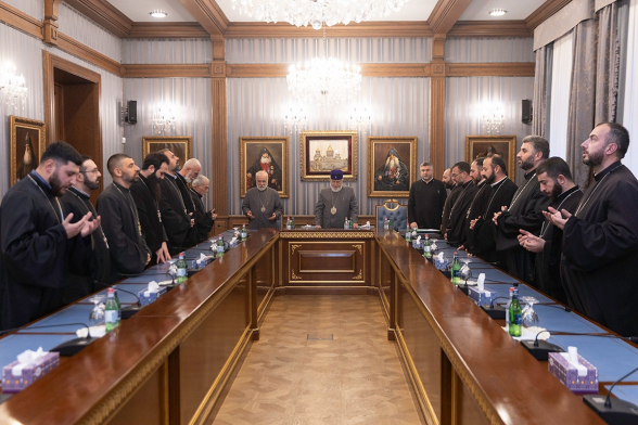 Ամենայն Հայոց Կաթողիկոսն ընդունել է գնդերեց քահանա հայրերին