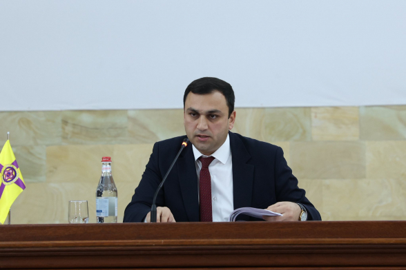 ՔՊ-ն Վաղարշապատում պարգևավճարներ է բաժանել,  բարձրացրել իրենց աշխատավարձը, թանկացրել մանկապարտեզների երկարօրյաների վարձը (տեսանյութ)