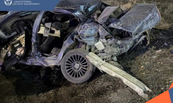 Երևան-Երասխ ավտոճանապարհին «BMW»-ն դուրս է եկել ճանապարհի երթևեկելի հատվածից և բախվել կայանած «KamAZ»-ին․ կա զnh