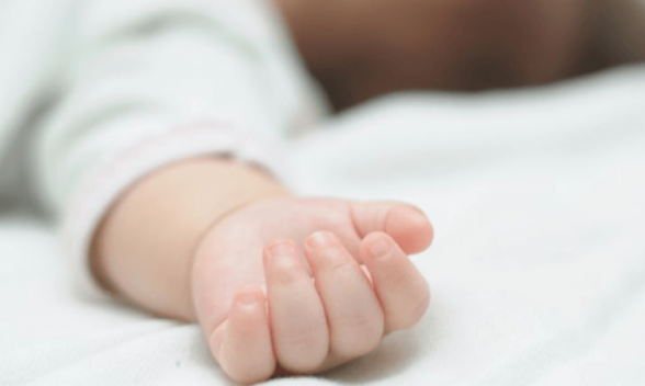 Գեղարքունիքում 1-ամյա երեխան եռացրած ջուրը լցրել է վրան, ստացված այրվածքներից մահացել է