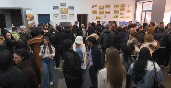 Վանաձորը 3 օր շարունակ հյուրընկալել է «Մենք մասնակիցն ենք պատմության կերտմանը» խորագրով ֆոտոցուցահանդեսը (տեսանյութ)