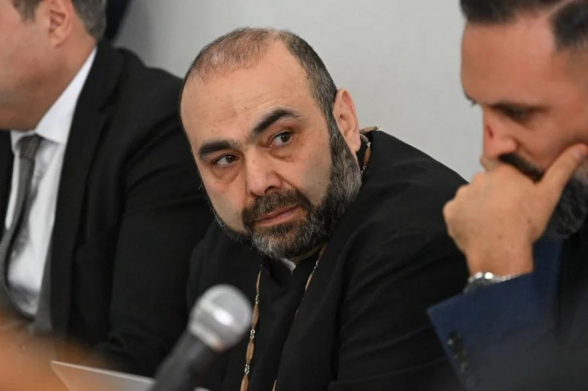 Դատարանը վերացրել է Մկրտիչ սրբազանի նկատմամբ տնային կալանքը