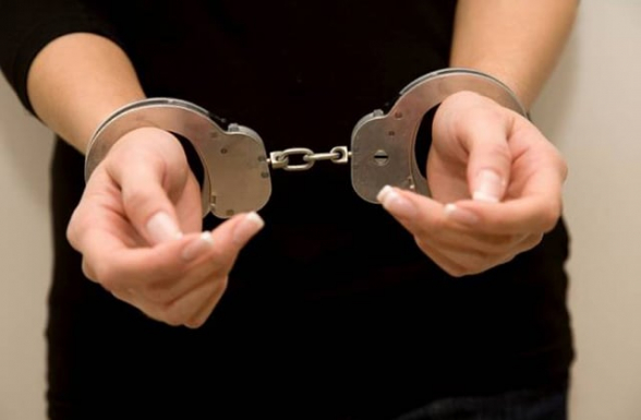 1.2 տարեկան երեխայի նկատմամբ բռնություն կիրառելու և սպանության փորձի մեջ մեղադրվող կինը 2 ամսով կալանավորվել է