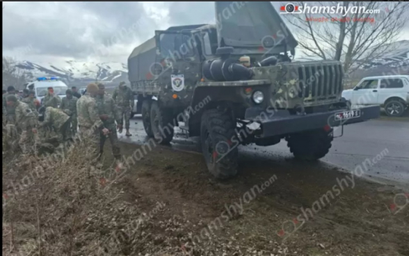 Սպիտակ-Գյումրի ճանապարհին բախվել են ՀՀ ՊՆ-ին պատկանող բեռնատարը և «Volkswagen»-ը. կան տուժածներ