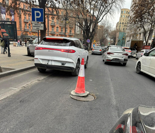 Աբովյան փողոցում ասֆալտապատման աշխատանքներից հետո նոր «ատրակցիոն» է բացվել