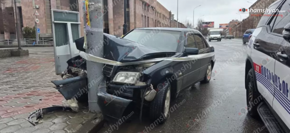 Գյումրիում բшխվել են «Mercedes»-ները, որոնցից մեկը բшխվել է երկաթե սյանը․ կա վիրшվոր