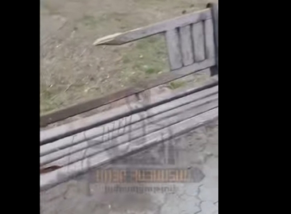 Միլիարդավոր հատկացումները և կոտրված նստարաններն Ավան-Առինջում (տեսանյութ)