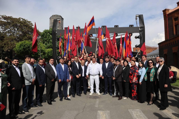Մենք պետք է անենք այնպես, որ այս տարվա վերջին զանգը դառնա մեր ազգային վերածննդի առաջին զանգը. Գագիկ Ծառուկյան (տեսանյութ)