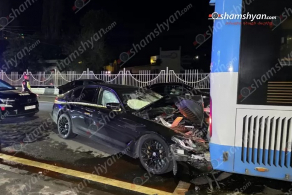 Իսակովի պողոտայում «BMW»-ն բшխվել է «Mercedes»-ին, ապա թիվ 61 երթուղին սպասարկող «Zhongtong» ավտոբուսին․ կան վիրшվորներ