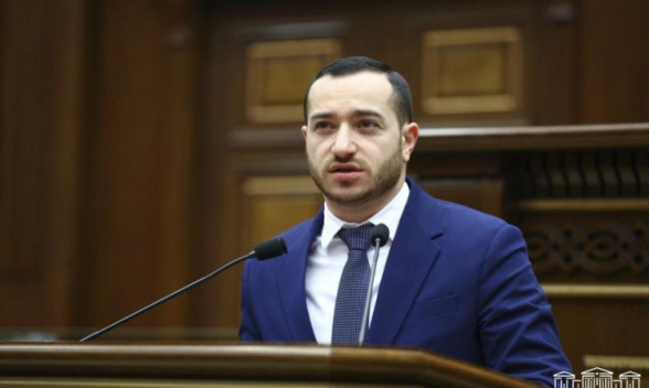 Մխիթար Հայրապետյանը խմբագրել է իր կենսագրությունը․ «Հրապարակ»