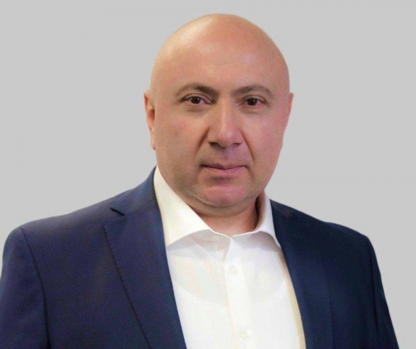 Փաշինյանի ապօրինի հրահանգին նախորդել էր Անդրանիկ Թևանյանի բնակարանի շքամուտքի վրա հարձակումը